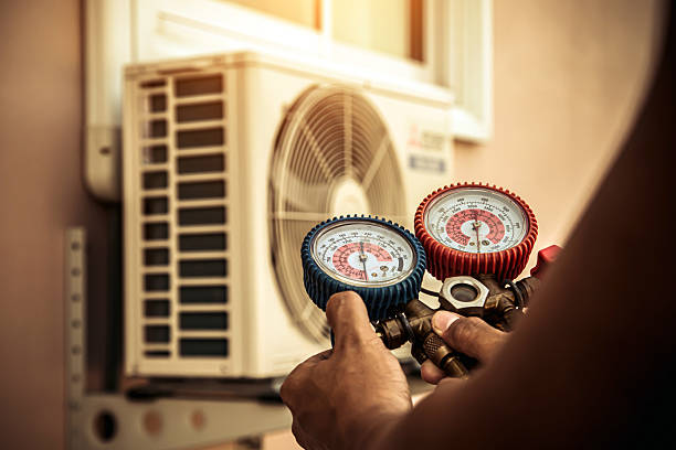 Professional Hvac Installation technician working in Hollister, FL